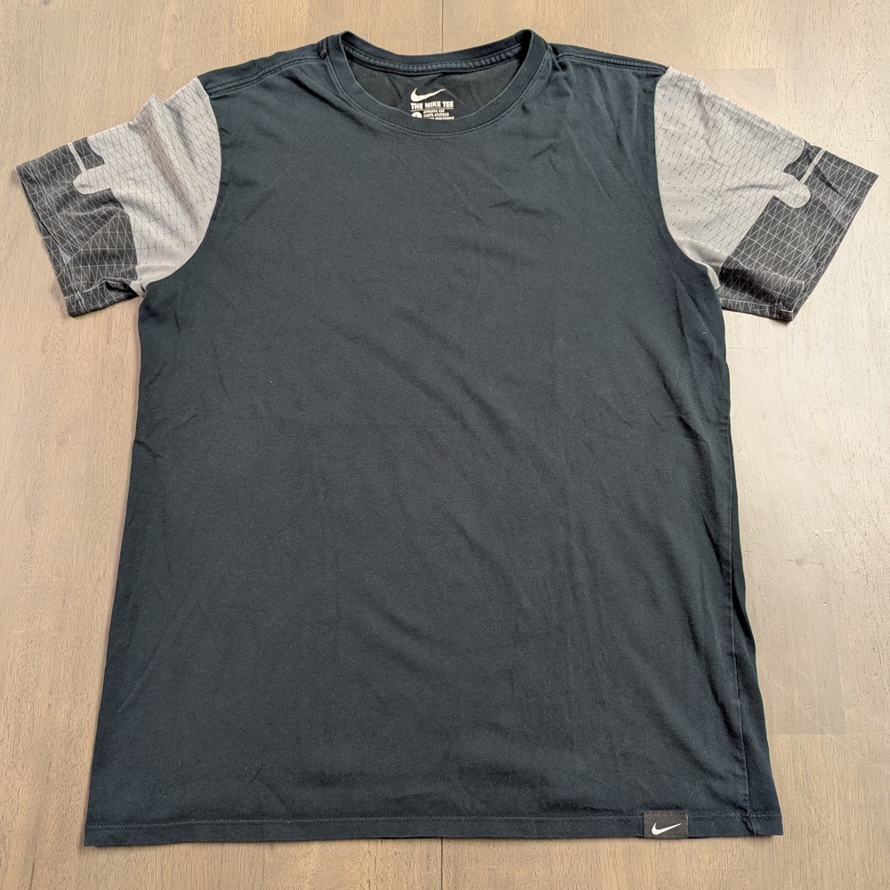Nike LeBron James King Men's Short Sleeve Tee